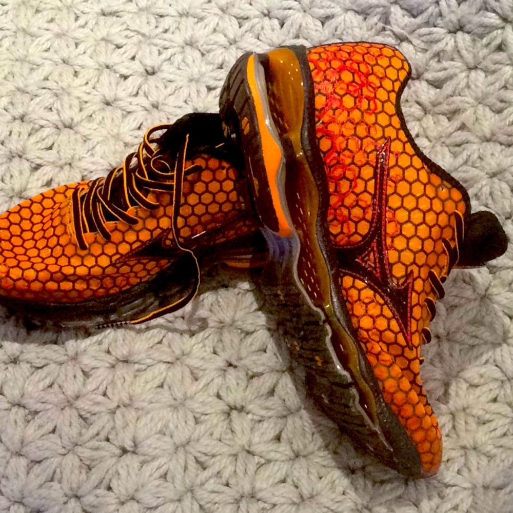 Brand new comfortable running shoes MIZUNO X10